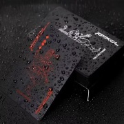 Czerwone wodoodporne plastikowe karty do gry