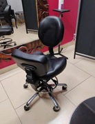 Taboret obrotowy do tatuażu i nie tylko z oparciem o klatkę piersiową 