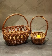 Dwa urocze koszyczki wiklinowe, małe kosze, koszyki, wielkanocne, święconka