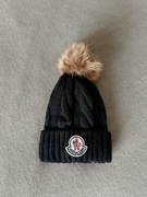 Moncler czapka damska ciepła pompon ocieplana czarna gruba