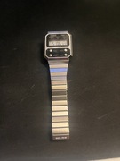zegarek casio z metalowym paskiem