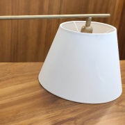 Kinkiet lampka złota łamana biały abażur