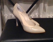 Buty szpilki beżowe rozmiar 34