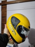Żółty kask motocyklowy Full face rozmiar M z kołnierzem 