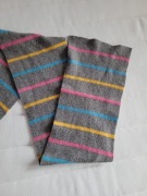 Szal damski szary ciepły w kolorowe paski 172x21 cm.