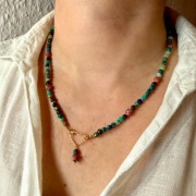 Naszyjnik z Chryzokoli z dodatkiem Rodonitu – spokój, miłość i harmonia