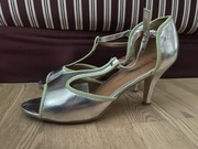 Srebrne sandałki 42 lakierowane szpilki sandały BPC Selection paski T-bar