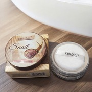 Puder utrwalający z śluzem ślimaka 