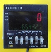 LICZNIK IMPULSÓW CYFOWY NASTAWNY OMRON H7CX COUNTER 100-240V
