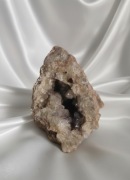 Piekna geoda kwarcowo ametystowa Sokolowiec. Duże pięei