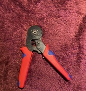 Narzędzia do zaciskania koncówek kablowych 