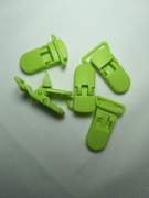Klips plastikowy zielony zapięcie do zawieszki
