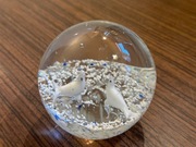 Śliczna szklana kula ozdoba przycisk do papieru 