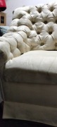 Bogato pikowana 2 osobowa sofa Chesterfield