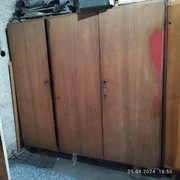 Sprzedam dwie dużych stare szafy.