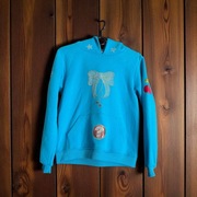 Turkusowa bluza z kapturem, aplikacje z cekinów i dżetów, r. 140