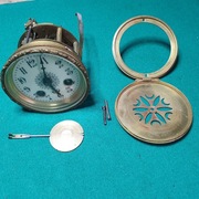Sprawny=kompletny mechanizm zegara Francuskiego(śr.mon.ok.8,8 cm)