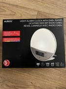 Budzik z funkcją radia