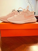 Buty treningowe NIKE REVOLUTION DC3729 500 r. 38