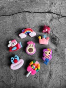 Przypinki do butów ( na przykład Crocs )