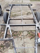 Rama z osią z hamulcem najazdowym oryginalna niewiadow 1400zl