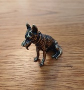 Urocza figurka psa z mosiądzu 