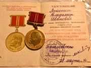 Medal radziecki 100 lecie urodzin Włodzimierza Lenina z dokumentem