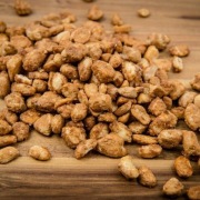 Orzeszki arachidowe w karmelu 