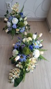 Stroik na cmentarz z bukietem 