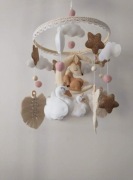 Karuzela do łóżeczka szyta ręcznie.