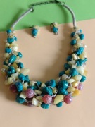 Naszyjnik, korale i kolczyki naturalny kamień: kalcyt, turkmenit, jadeit 