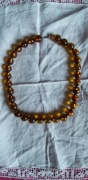 Naszyjnik z przeźroczystych kulek koloru bursztynowego 52 cm.