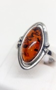 Pierścionek srebrny z owalnym bursztynem rozm 15