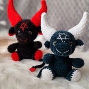 Baphomet pluszak na szydełku 