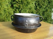 Stary garnek żeliwny sagan.