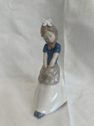 Figurka Co masz w fartuszku NAO BY LLADRO