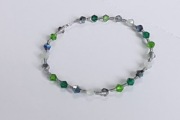 Śliczna bransoletka ze stali nierdzewnej z zielonymi koralikami.