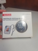 cyfrowy album na zdjęcia z funkcja breloka srebrny marki Weltbild nowy