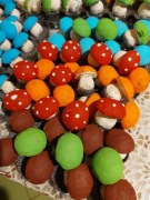 Grzybki lukrowane i orzeszki z nadzieniem