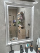 lustro w srebrnej ozdobnej oprawie. Wymiary 5