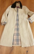BURBERRY PŁASZCZ PIKOWANY Z DPINANYM KOŁNIERZEM 