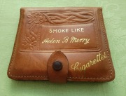 Vintage z lat 70tych papierośnica z naturalnej skóry angielska pop fraza.82