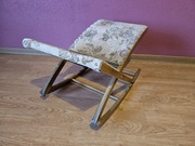 Podnóżek drewniany bujany tapicerowany