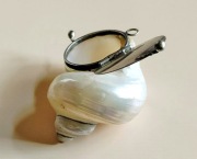 Unikat a'la Biedermeier medalion muszla zamykane puzderko tabakiera 6x4 cm