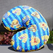 Poduszka rogal pod kark podróżna - Kubuś Puchatek