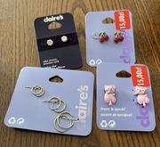 Kolczyków Claire’s 6 par: srebrne z cyrkonią, kotki, nausznice, wisienki