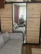 Duża szafa przesuwna z lustrem