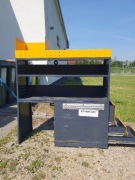 regał warsztatowy  szufladami do piwnicy busa