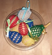 Kolorowe koszulki na jajka