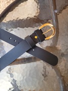 Czarny skórzany damski pasek zlota klamra 